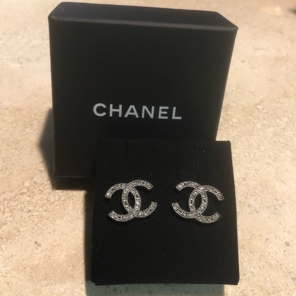 Authentic Chanel CC logo Stud logo earrings - Picture 1 of 5